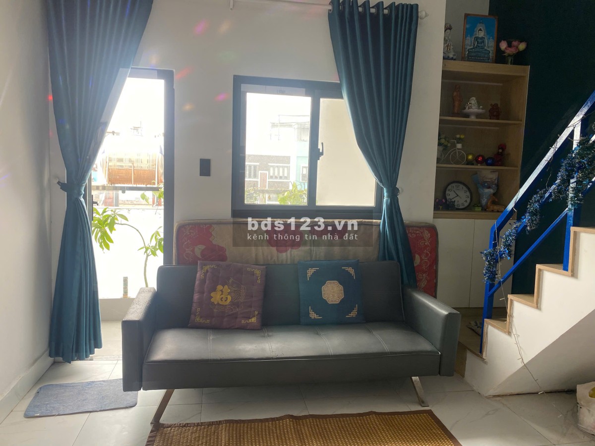 Cho thuê căn duplex đường CMT8 trung tâm Quận 3, ban công nhìn ra…