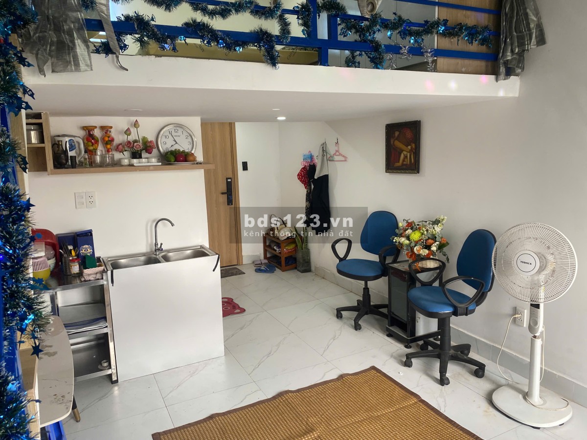 Cho thuê căn duplex đường CMT8 trung tâm Quận 3, ban công nhìn ra…