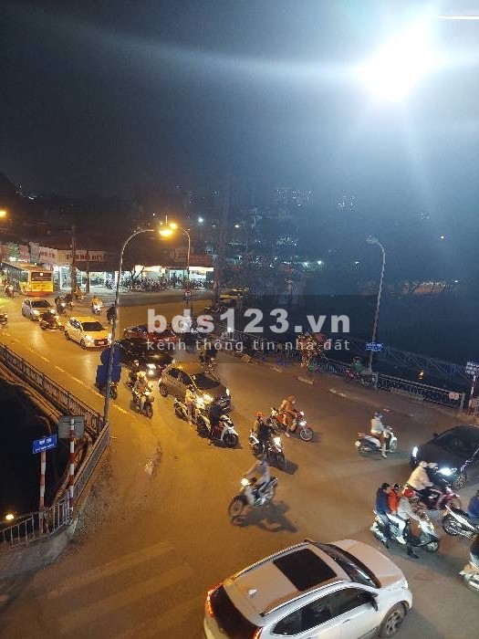 Bán Nhà Mặt Phố Trịnh Đình Cửu – Vỉa Hè Đá Bóng – Giá…