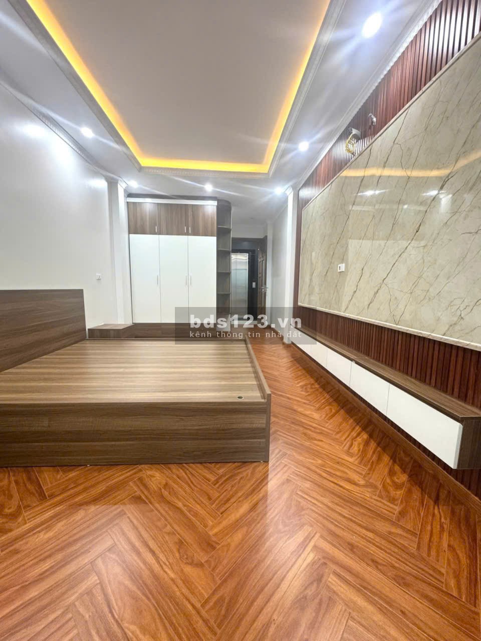 Bán nhà - Định Công Thượng - 37m2 – 6 tầng thang máy – ô…