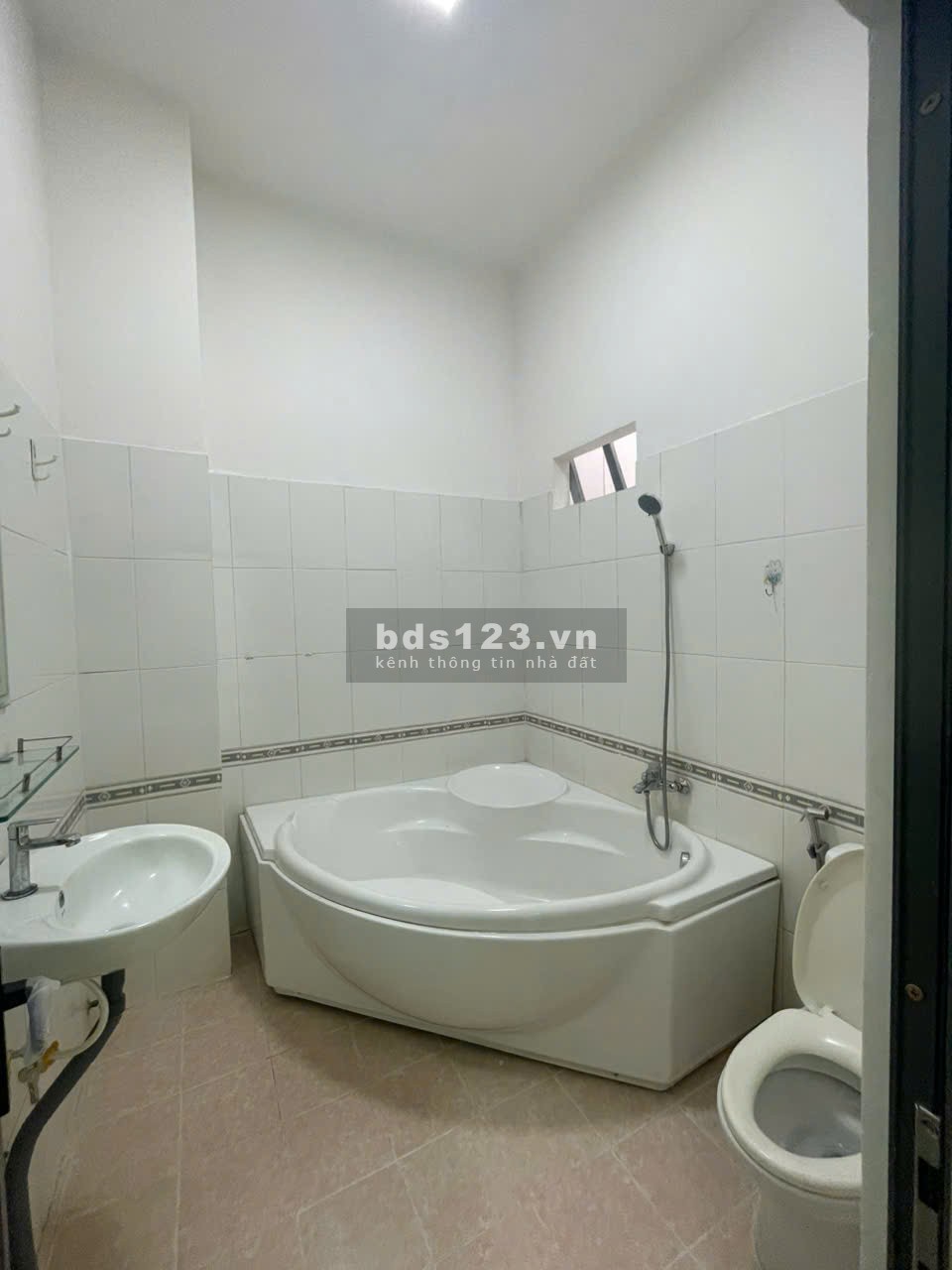 Bán nhà 1 lầu mặt tiền chợ Liên Khu 5-6 tiện kinh doanh đa ngành