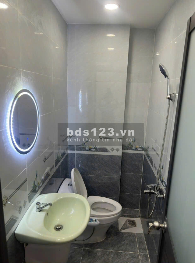  BÁN NHÀ ĐỐI DIỆN EMART PHAN VĂN TRỊ, P5,GÒ VẤP- NHỈNH 4 TỶ