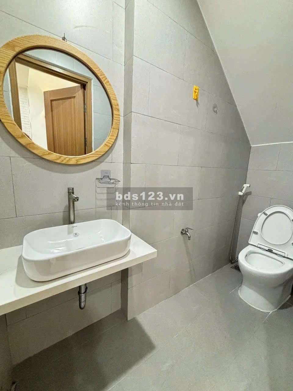 CHO THUÊ NHÀ NGUYÊN CĂN 3 PHÒNG NGỦ, FULL NỘI THẤT Ở NGAY PHỐ…