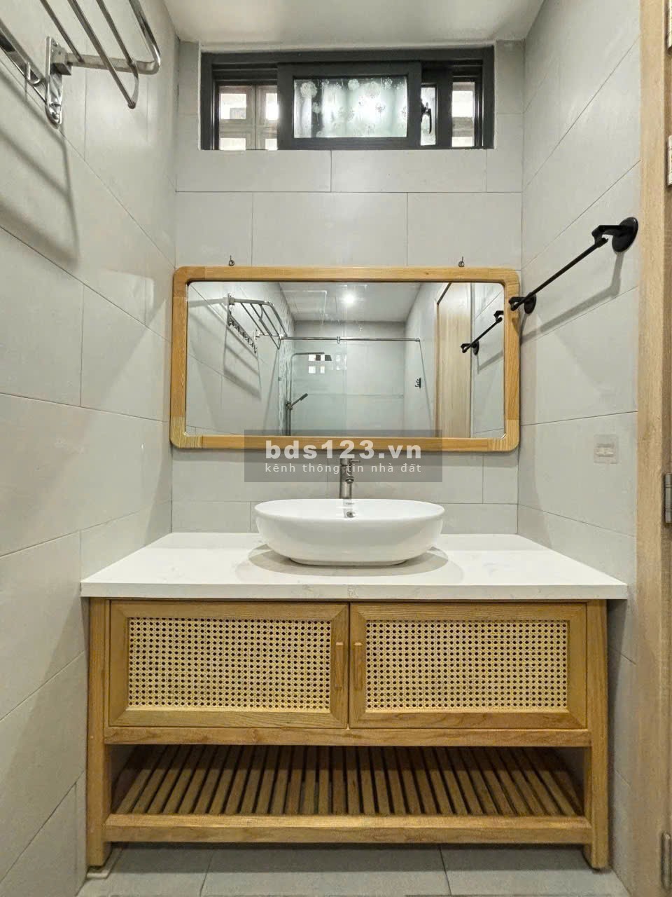 CHO THUÊ NHÀ NGUYÊN CĂN 3 PHÒNG NGỦ, FULL NỘI THẤT Ở NGAY PHỐ…