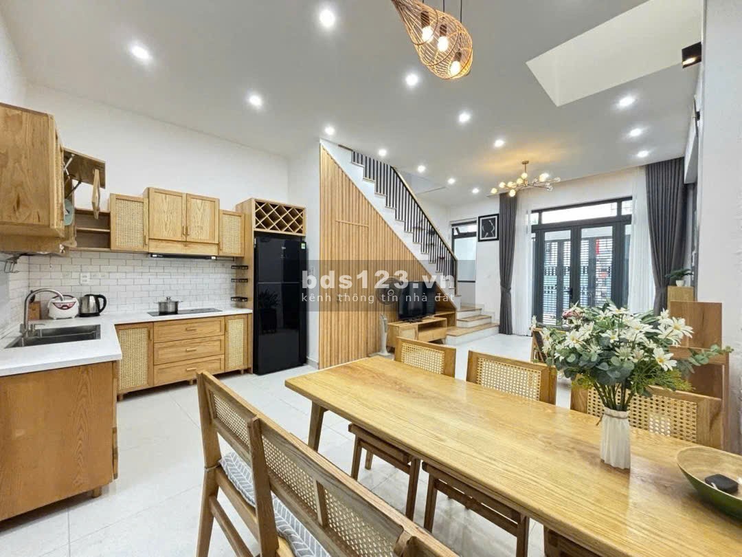 CHO THUÊ NHÀ NGUYÊN CĂN 3 PHÒNG NGỦ, FULL NỘI THẤT Ở NGAY PHỐ…