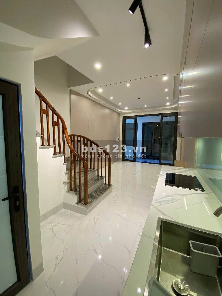 HIẾM- NHÀ MỚI KINGKOONG - TRUNG TÂM LONG BIÊN- 5TẦNG- 3 NGỦ -…