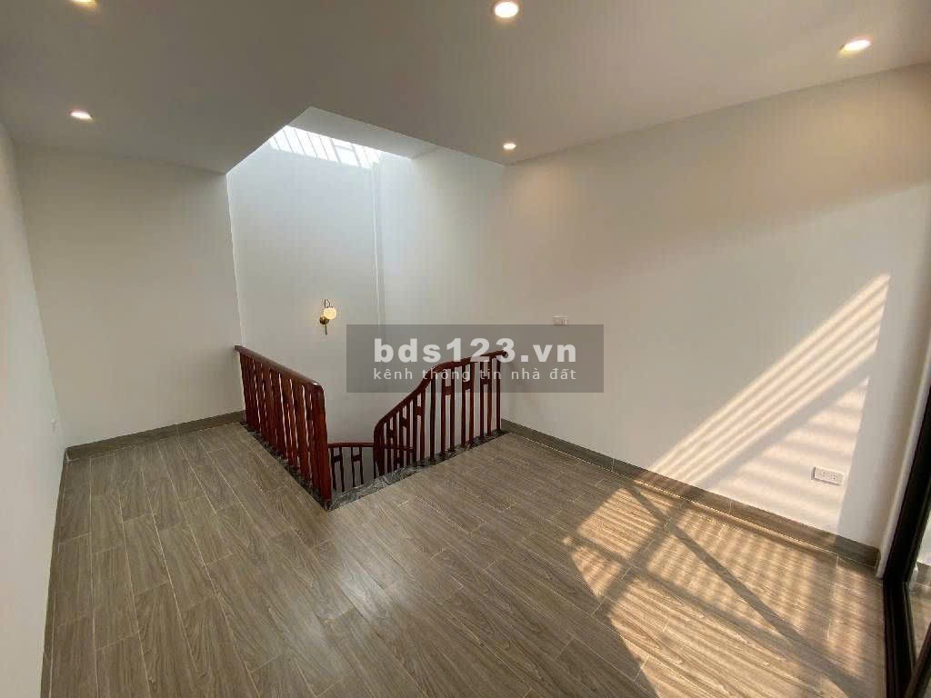 HIẾM- NHÀ MỚI KINGKOONG - TRUNG TÂM LONG BIÊN- 5TẦNG- 3 NGỦ -…