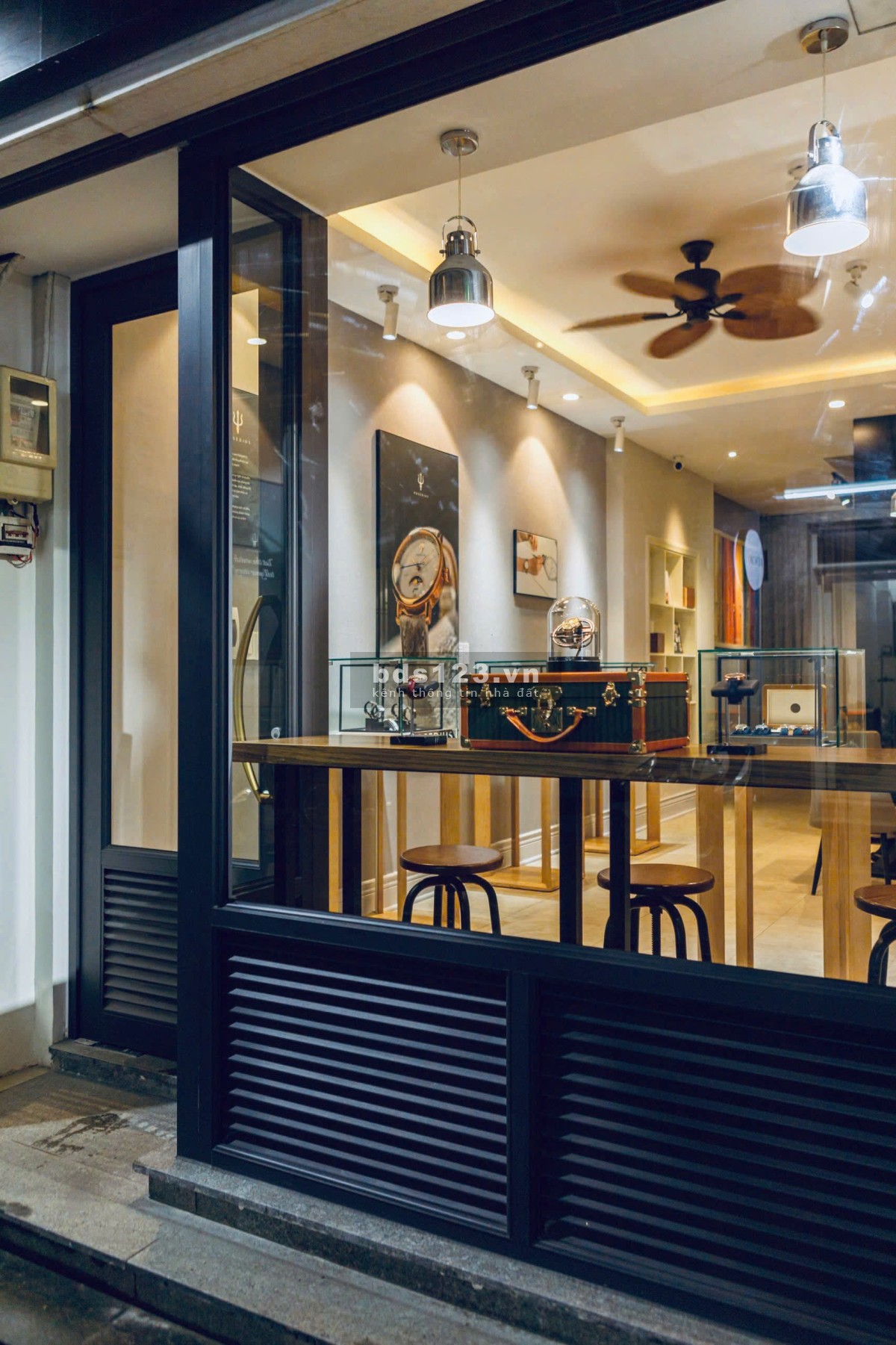 Cho thuê mặt bằng 150/31 Nguyễn Trãi Q1 siêu đẹp