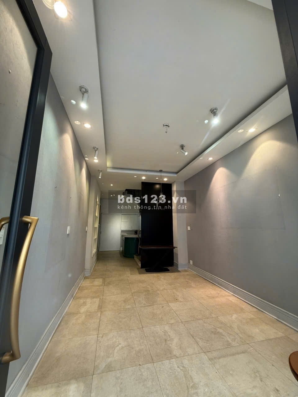 Cho thuê mặt bằng 150/31 Nguyễn Trãi Q1 siêu đẹp