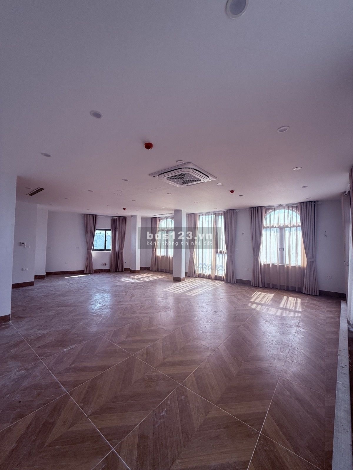 Trịnh Văn Bô – Tòa Nhà 3 Mặt Thoáng, Ô Tô Tránh_Full Công…