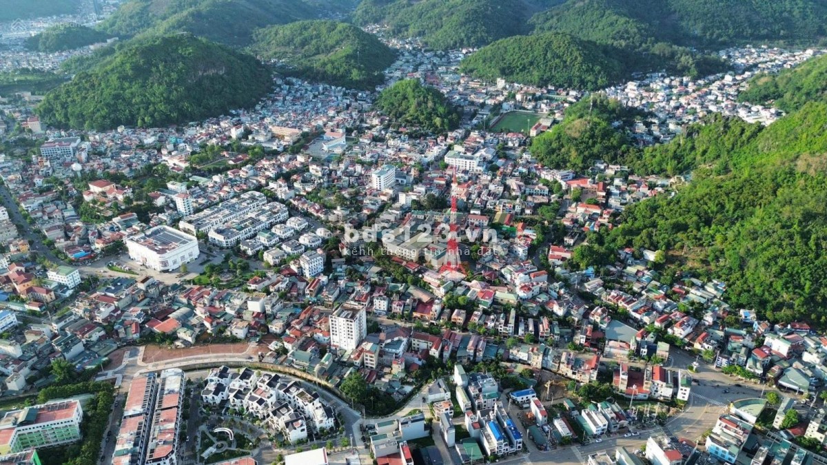 Bán khách sạn 10 tầng trung tâm TP Sơn La, 1.300m², đối diện…