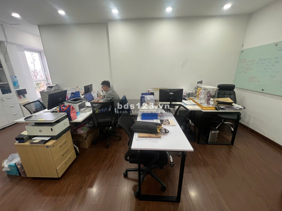 Cho Thuê Văn Phòng Trung Tâm Quận 1 - 50m² + ban công siêu rộng