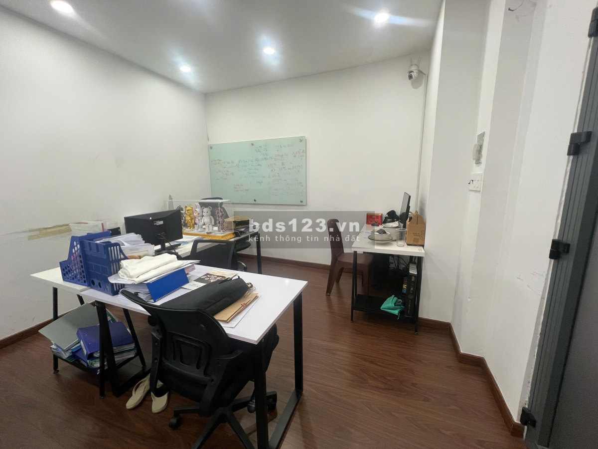 Cho Thuê Văn Phòng Trung Tâm Quận 1 - 50m² + ban công siêu rộng