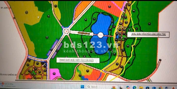 Bán nhà hàng, khách sạn, nhà nghỉ Hồ Mộc Châu 5.000m2, view đẹp, giá 9,2 tỷ.