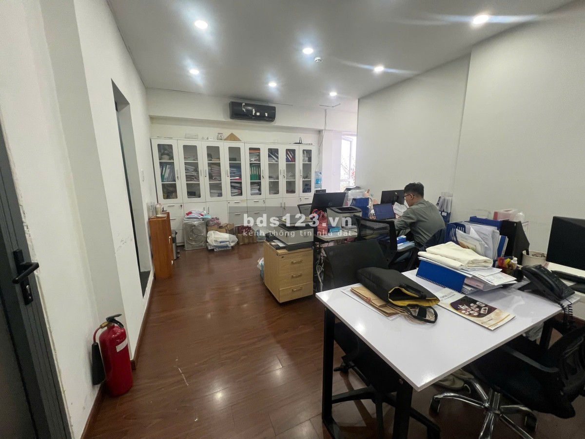 Cho Thuê Văn Phòng Trung Tâm Quận 1 - 50m² + ban công siêu rộng