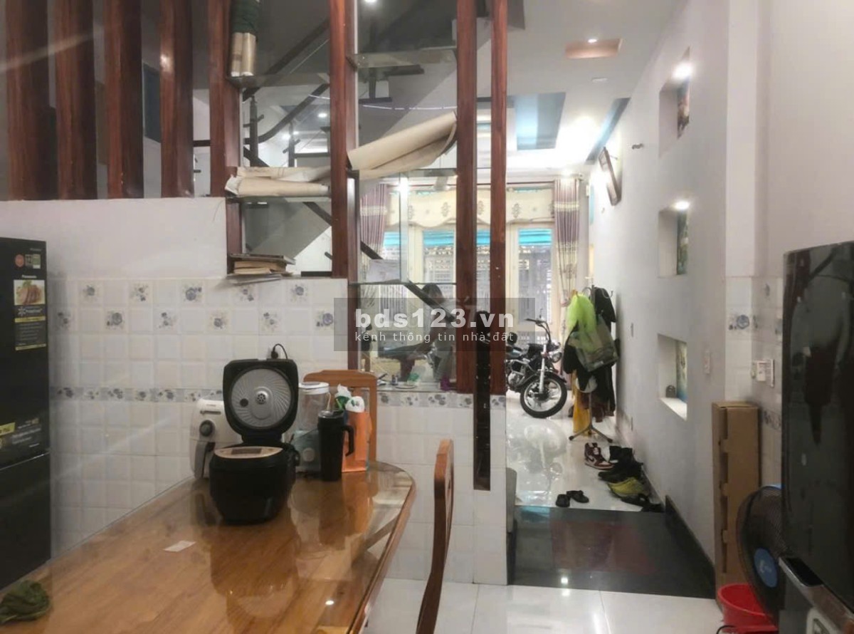 Bán nhà 1 trệt 2 lầu 68/28 Ngô Chí Quốc TP Thủ Đức hẻm xe hơi