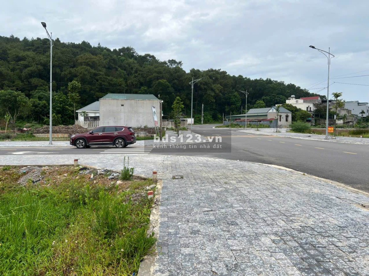 Em có lô đất tại Mb520, Phường Đông Sơn, Thanh Hoá cần bán…