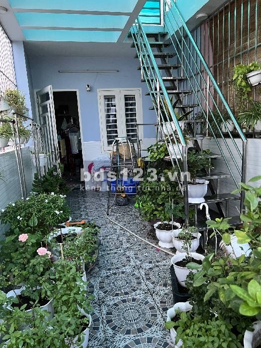 Bán nhà HXT, Lạc Long Quân, 4 tầng, 3 x 11.4, nhỉnh 8 tỷ