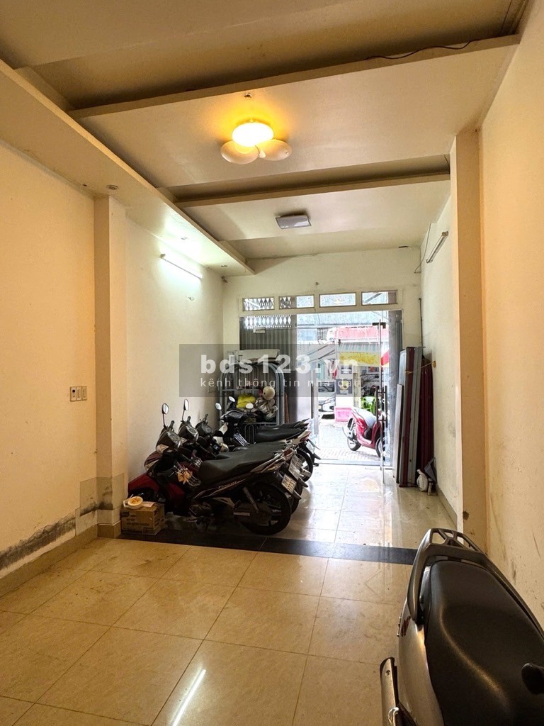 Bán nhà HXT, đường Lạc Long Quân, 57m2, 4 tầng, nhỉnh 8 tỷ.