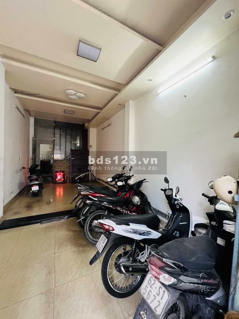 Bán nhà HXT, đường Lạc Long Quân, 57m2, 4 tầng, nhỉnh 8 tỷ.