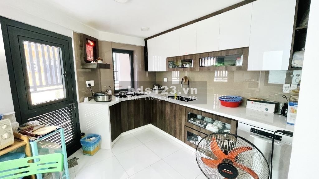 Bán nhà Trịnh Đình Trọng, 5 tầng , 3.9 x 12 , 3 mặt HXH, 8.9 tỷ