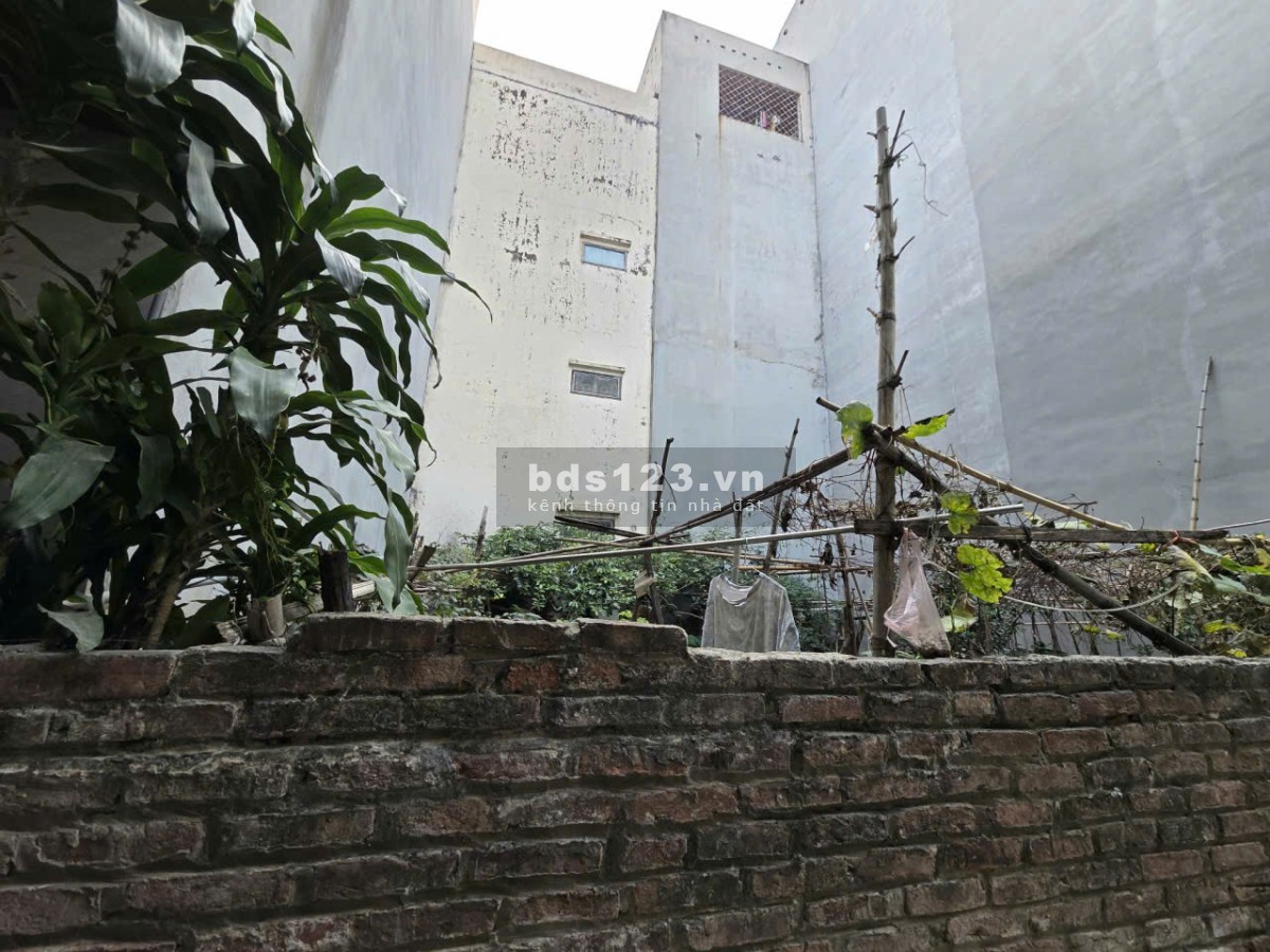 Bán Đất Lạc Long Quân, Vị trí đẹp, 98m2, 23.7 Tỷ