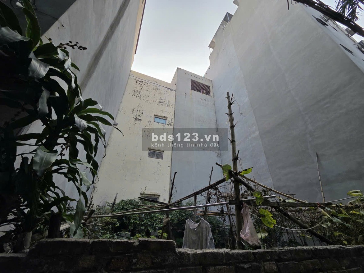 Bán Đất Lạc Long Quân, Vị trí đẹp, 98m2, 23.7 Tỷ