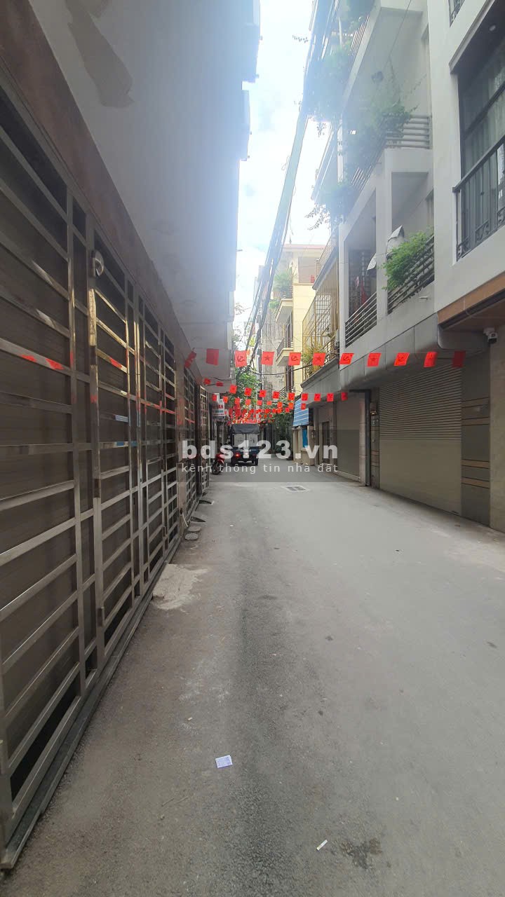 Bán Đất Lạc Long Quân, Vị trí đẹp, 98m2, 23.7 Tỷ