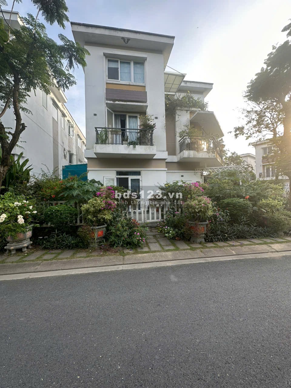 Căn Góc 2 Mặt Tiền, View Công Viên – Hồ Bơi, Dự Án Lovera…