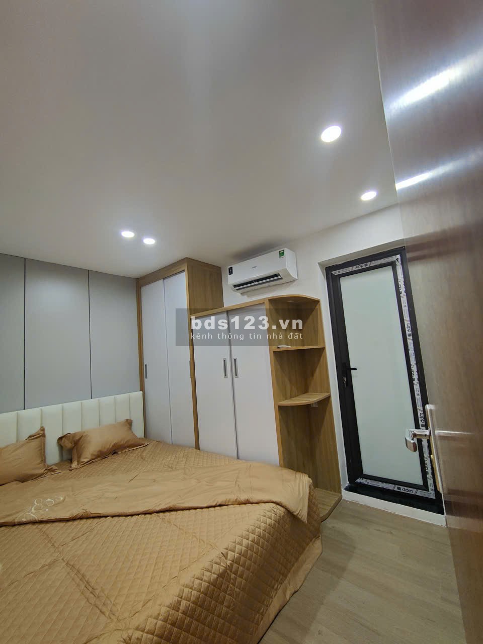 Chính chủ bán nhà phố Quỳnh Mai