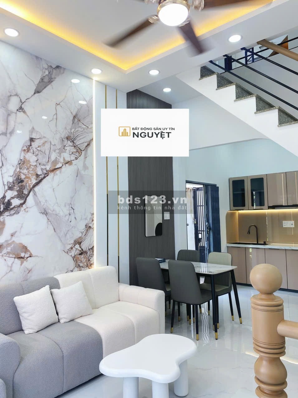 BÁN NHÀ ĐẸP 27M2 CÁCH MẶT TIỀN 3 CĂN VỊ TRÍ ĐẸP GẦN CHỢ ,TẶNG FULL NỘI THẤT CHỈ 4 TỎI HƠN