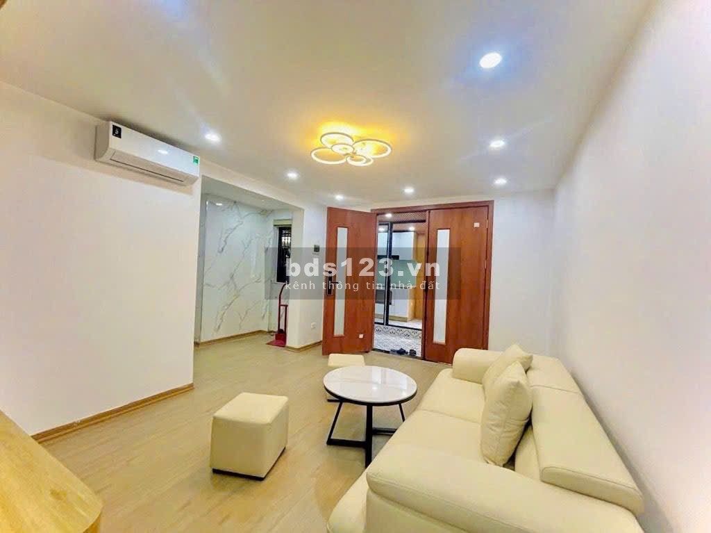 Chính chủ bán nhà phố Quỳnh Mai