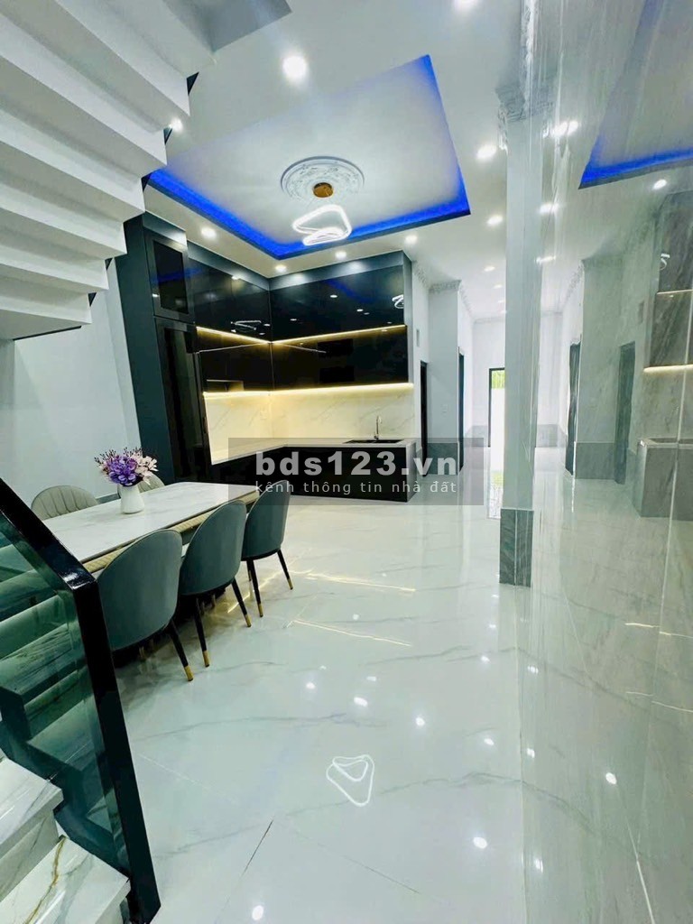 Anh Hoàng Gã Nhanh Căn Nhà 2 Tầng Quận 7 Hẻm 5m 105m2 (4x26m)