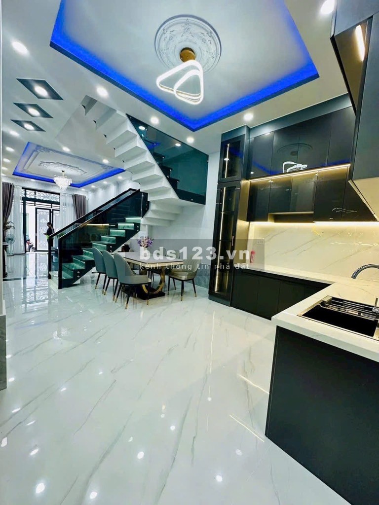 Anh Hoàng Gã Nhanh Căn Nhà 2 Tầng Quận 7 Hẻm 5m 105m2 (4x26m)