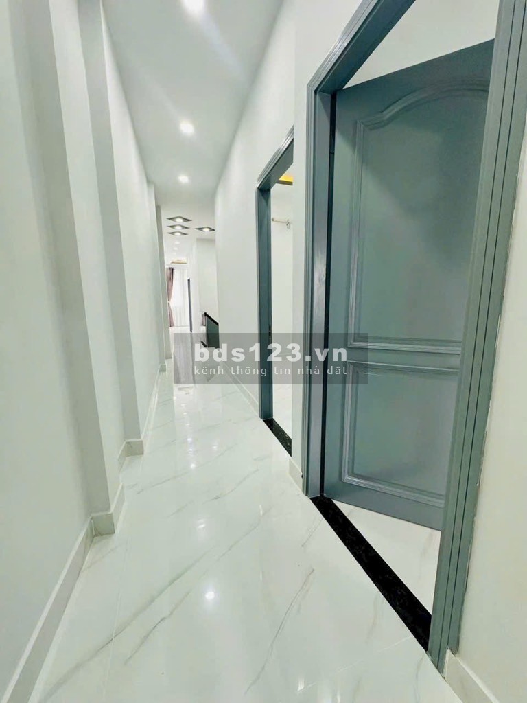 Anh Hoàng Gã Nhanh Căn Nhà 2 Tầng Quận 7 Hẻm 5m 105m2 (4x26m)