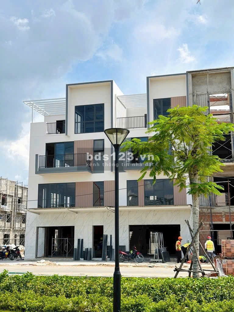 NHÀ THƯƠNG MẠI 2 MẶT TIỀN TẠI TPHCM TRẢ TRƯỚC 2TỶ 700tr NHẬN NHÀ FULL 35 TIỆN ÍCH