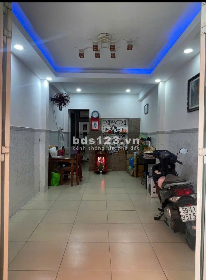 Bán nhà 1 trệt 2 lầu 1 sân thượng ngay khu trung tâm Q5