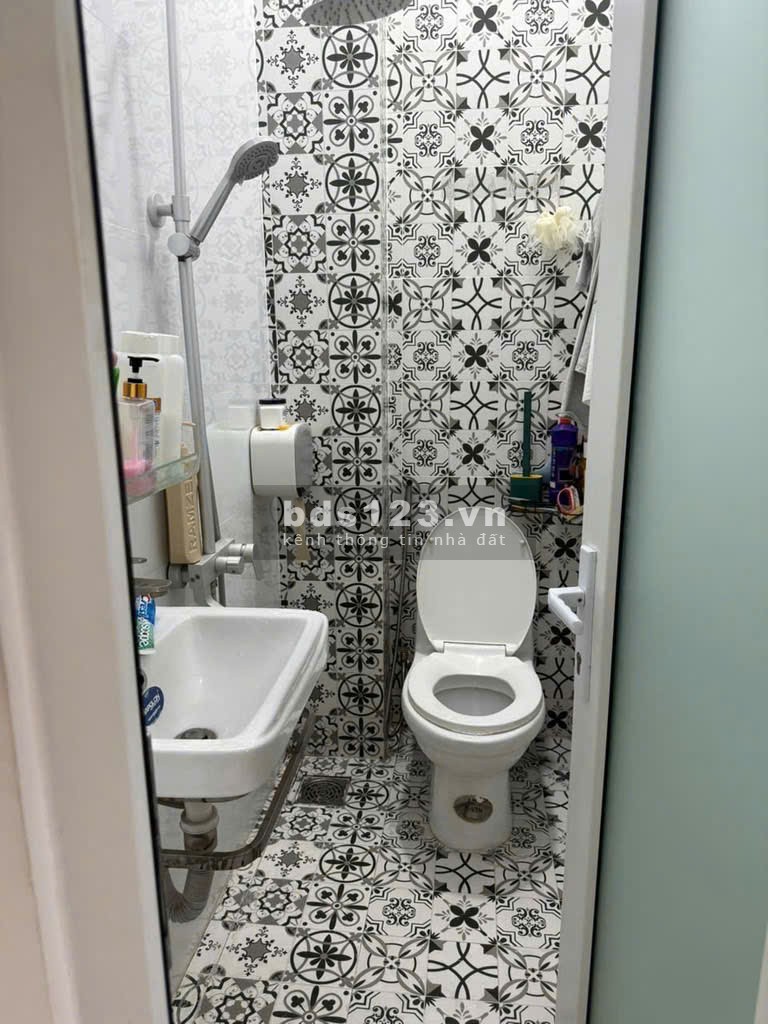 Nhà lô góc 2 tầng hẻm xe hơi chỉ 4.5 tỷ ngay Tân Sơn, giá tốt.