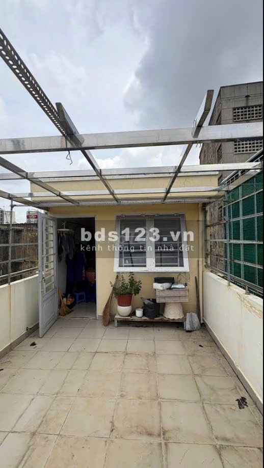 Bán nhà 1 trệt 2 lầu 1 sân thượng ngay khu trung tâm Q5