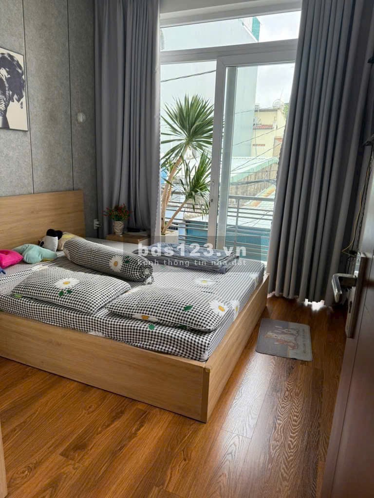 Nhà lô góc 2 tầng hẻm xe hơi chỉ 4.5 tỷ ngay Tân Sơn, giá tốt.