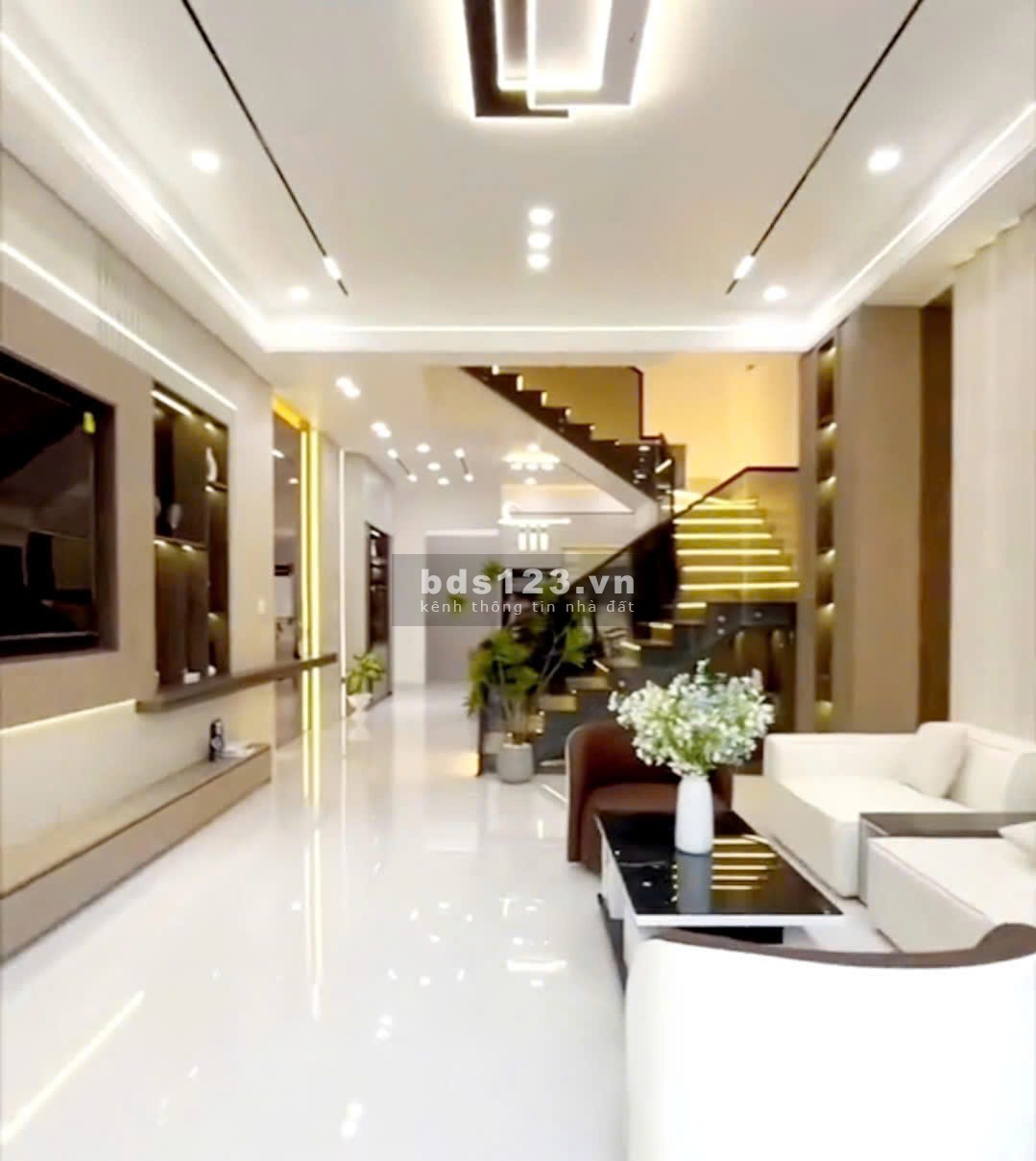 Chỉ 7 Ngày Để Bán! Nhà Phố Đẹp ngay Chợ Bà Hôm – Giá…