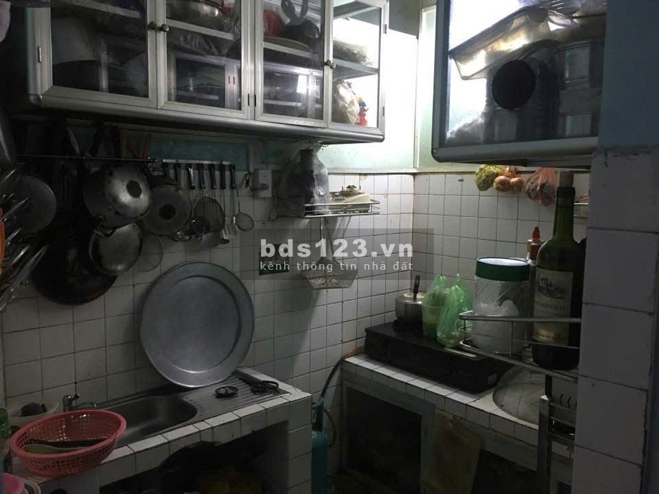 Bán nhà tập thể tầng 2 ngay mặt tiền 638 Lê Hồng Phong Q10