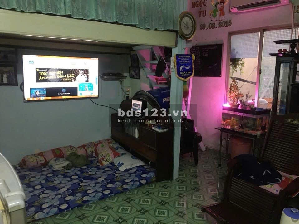 Bán nhà tập thể tầng 2 ngay mặt tiền 638 Lê Hồng Phong Q10