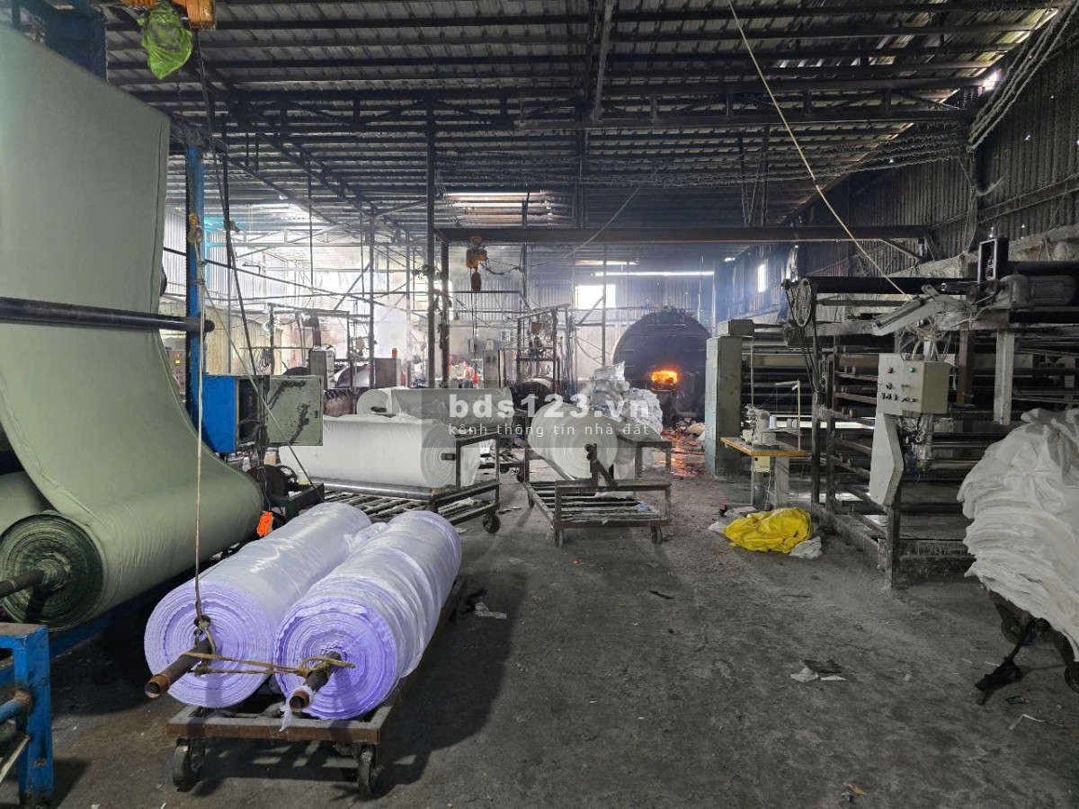 Hóc Môn, xưởng mặt tiền Xuân Thới Thượng 18, khu vực 15x67m, chỉ 25 tỷ.