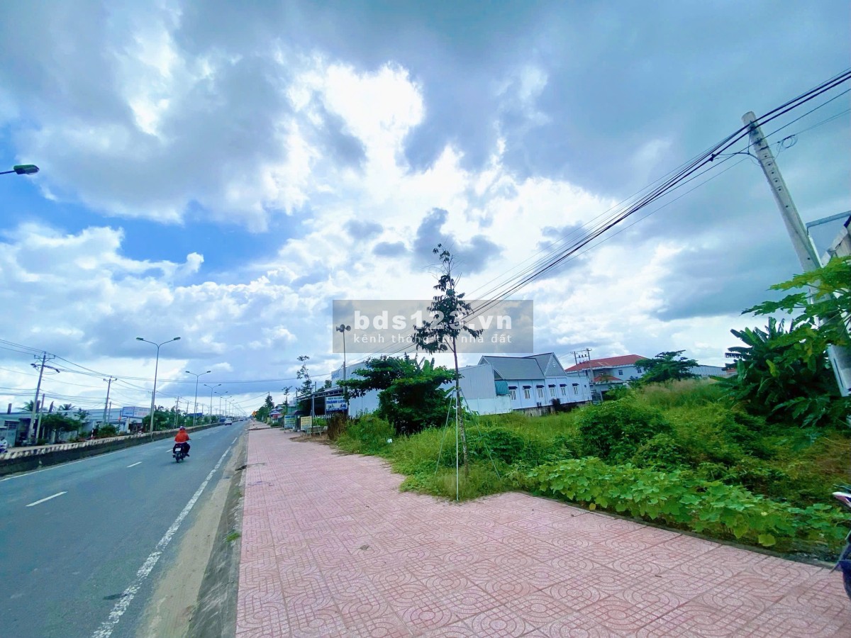 Bán đất chính chủ full thổ cư, ngay mặt tiền đường DT 830, sổ hồng trao tay công chứng ngay.