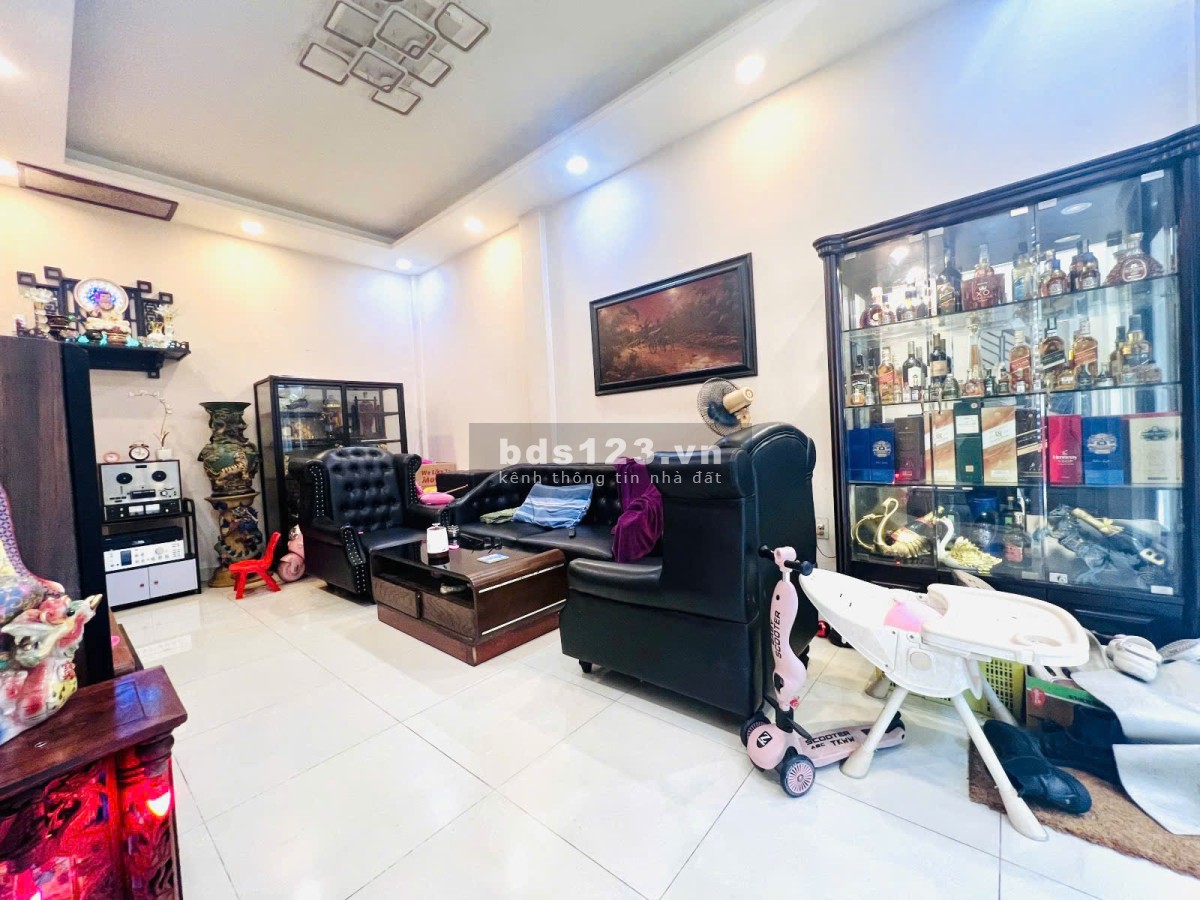 Hàng tuyệt chủng – Nhà mặt hẻm Q7, sát Q4 – Q1, nhà 2 tầng…