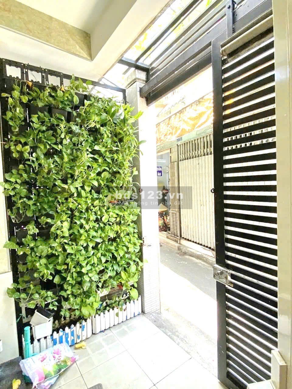 Hàng tuyệt chủng – Nhà mặt hẻm Q7, sát Q4 – Q1, nhà 2 tầng…