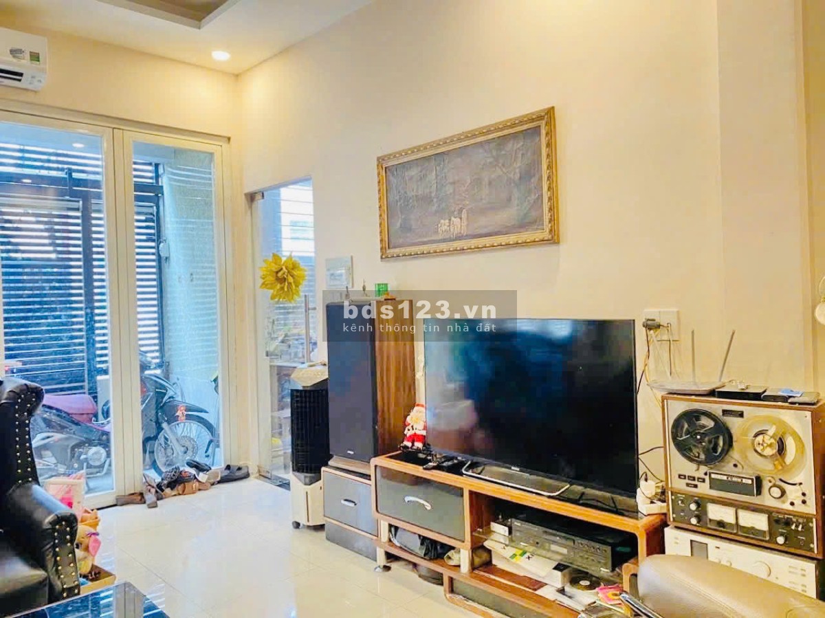 Hàng tuyệt chủng – Nhà mặt hẻm Q7, sát Q4 – Q1, nhà 2 tầng…