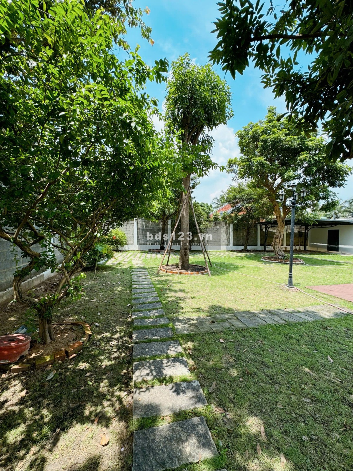 Hóc Môn, Bán Biệt Thự Sân Vườn Nhị Bình, Có Hồ Bơi, Chỉ 20.8 Tỷ