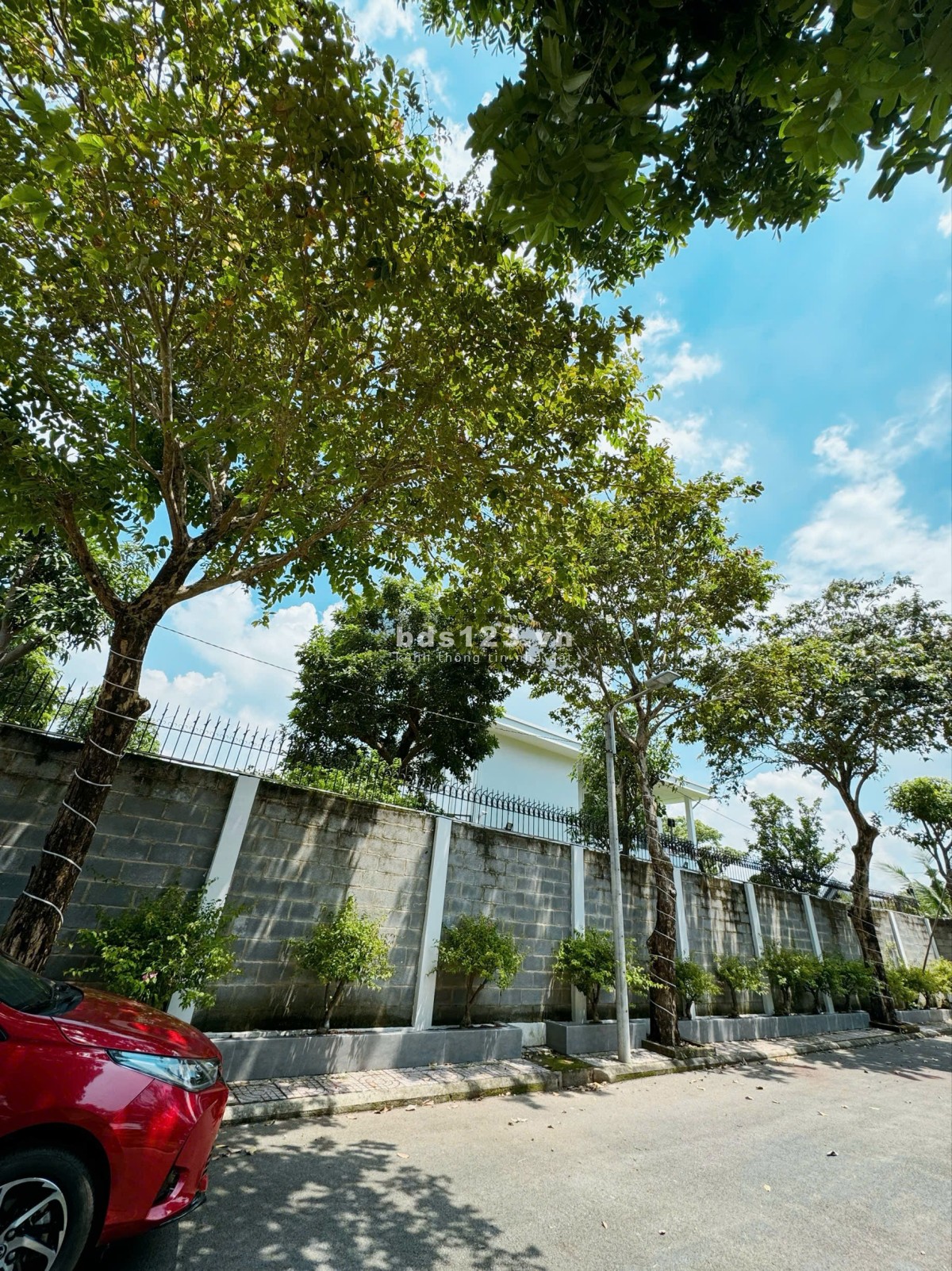 Hóc Môn, Bán Biệt Thự Sân Vườn Nhị Bình, Có Hồ Bơi, Chỉ 20.8 Tỷ